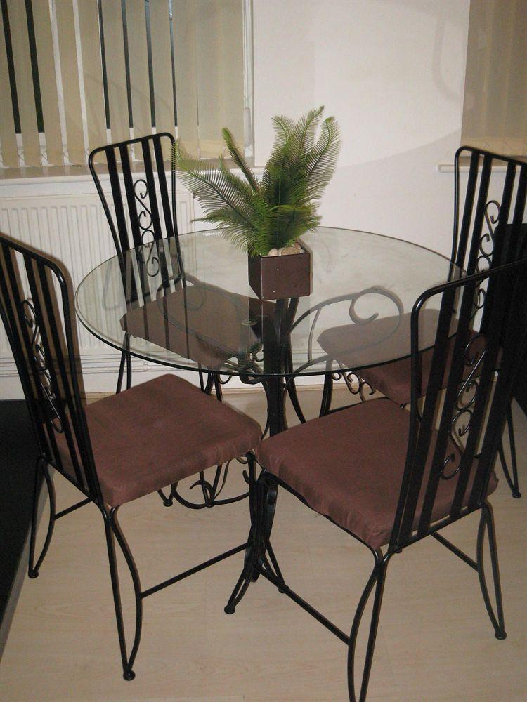 Oyo Arinza Apartments, Liverpool Room photo