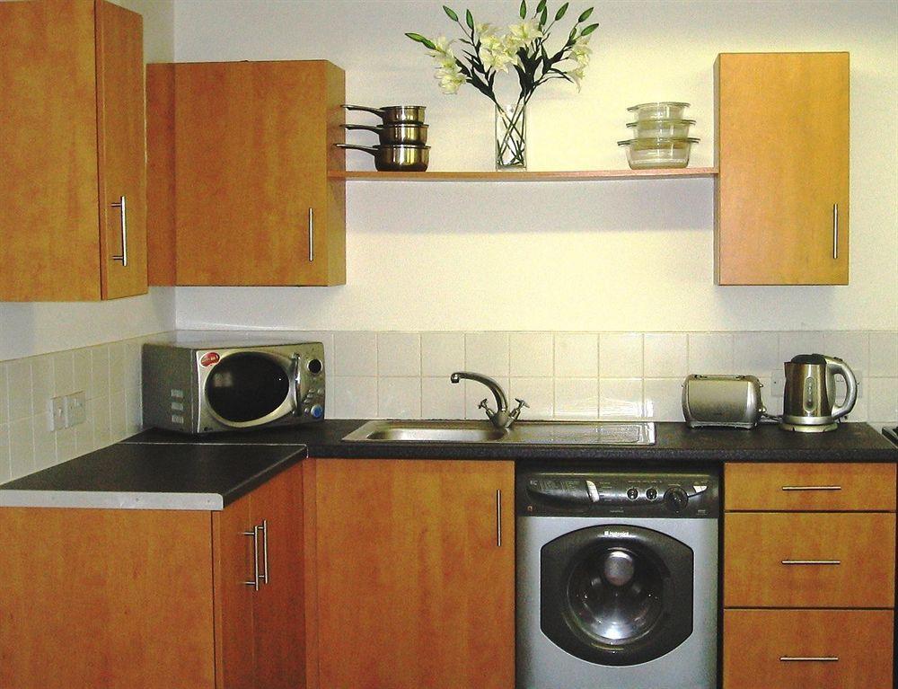 Oyo Arinza Apartments, Liverpool Room photo