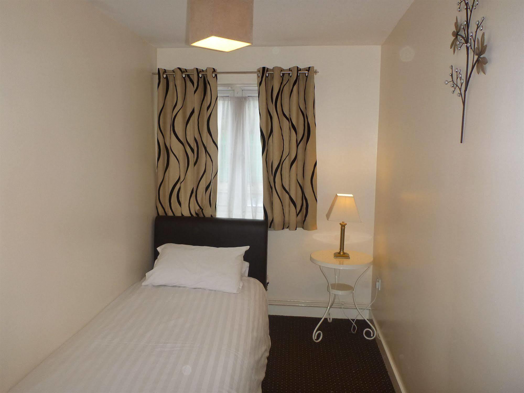 Oyo Arinza Apartments, Liverpool Exterior photo